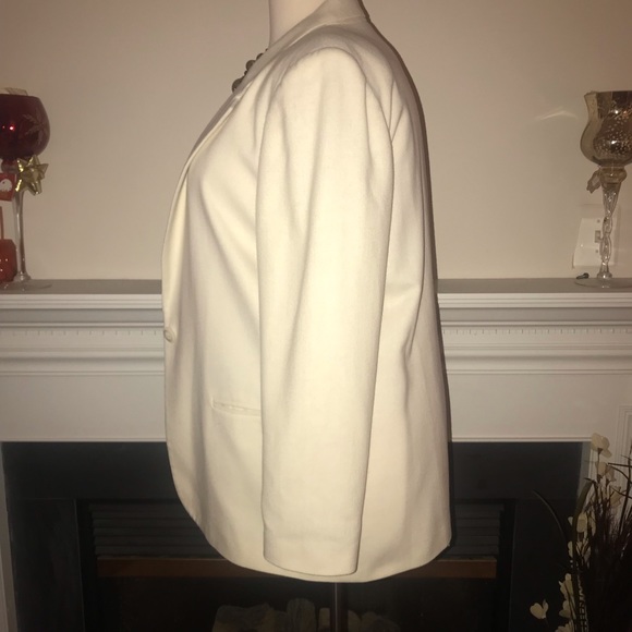 Sag Harbor | Single Button White Blazer - Picture 2 of 7